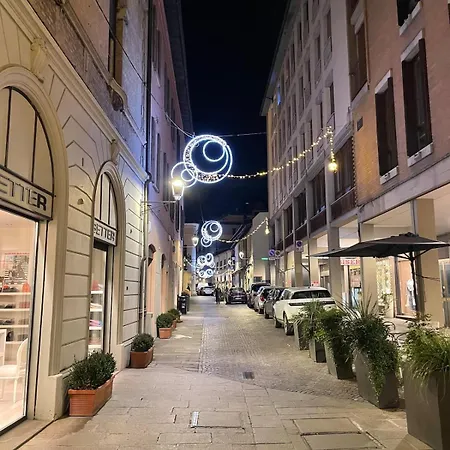 Apartamento Le Torri Lodge, Exclusive Comfort In The Center Forlì